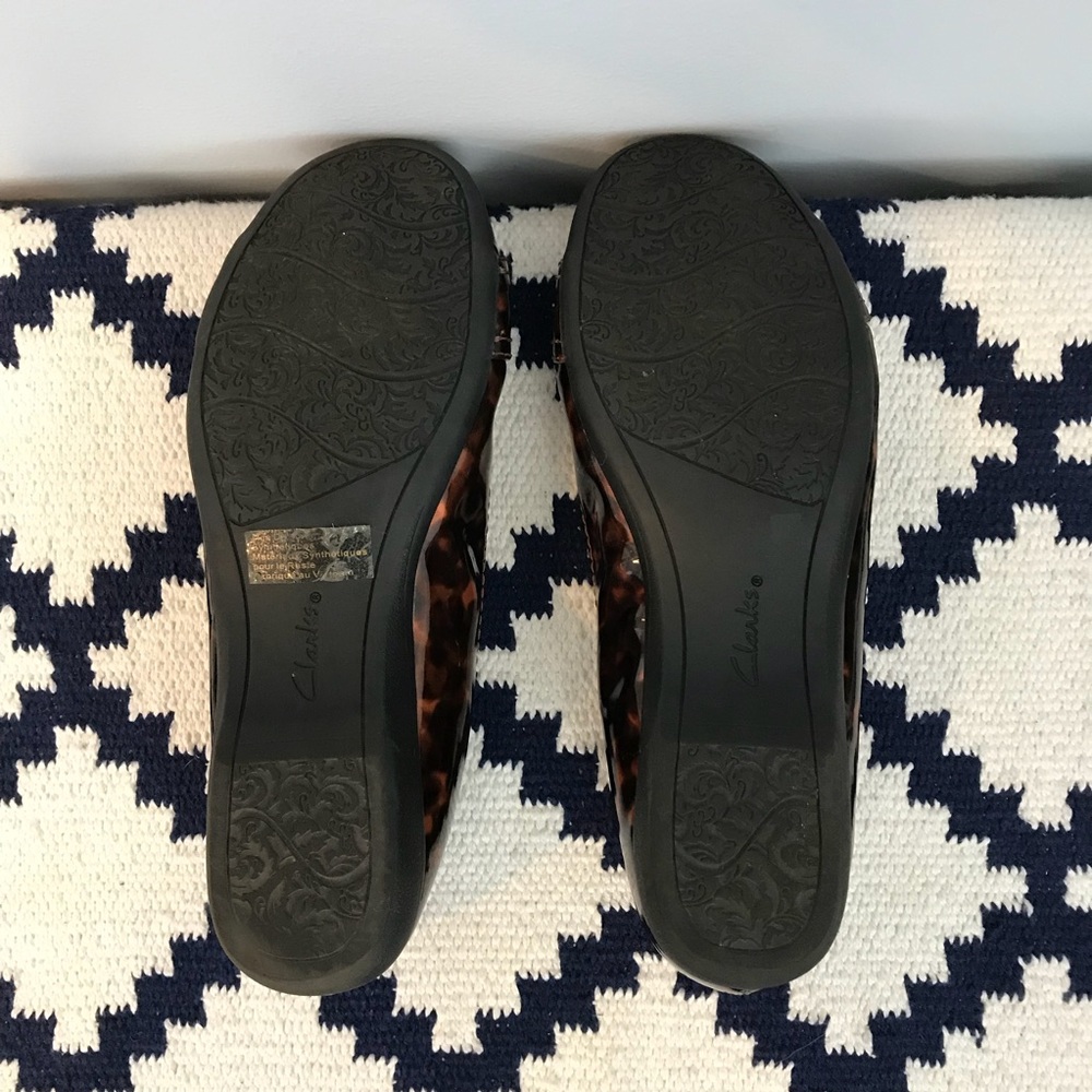 Clarks Tortoiseshell Flats Size 7 - image 4
